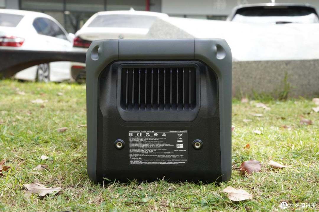 内置磷酸铁锂电池组，4000次循环寿命，DJI Power 1000 V2 评测