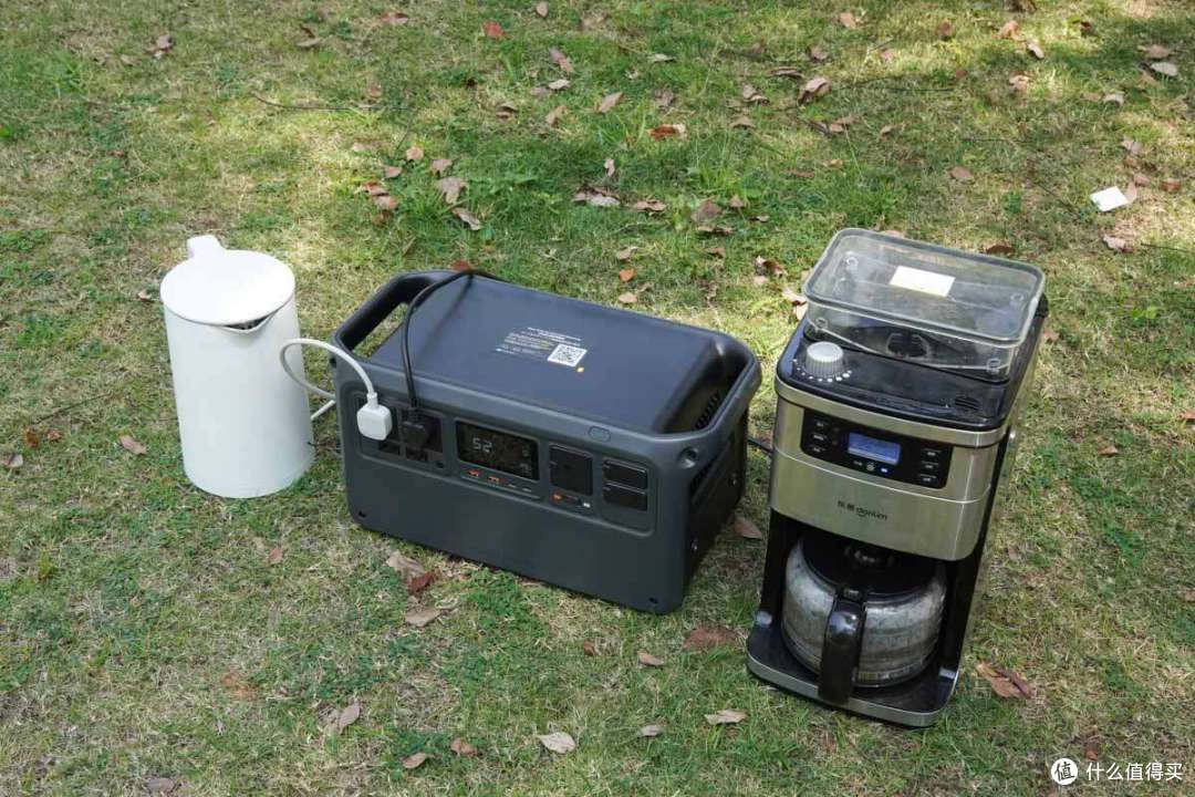 内置磷酸铁锂电池组，4000次循环寿命，DJI Power 1000 V2 评测
