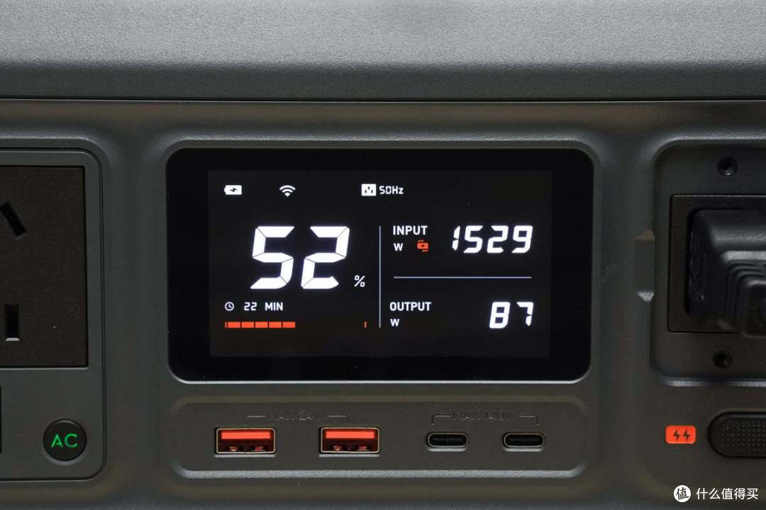 内置磷酸铁锂电池组，4000次循环寿命，DJI Power 1000 V2 评测