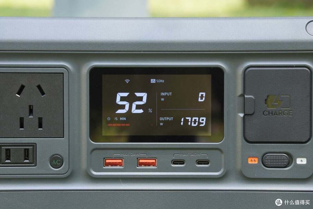内置磷酸铁锂电池组，4000次循环寿命，DJI Power 1000 V2 评测