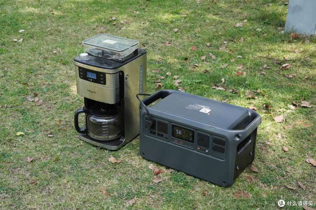 内置磷酸铁锂电池组，4000次循环寿命，DJI Power 1000 V2 评测