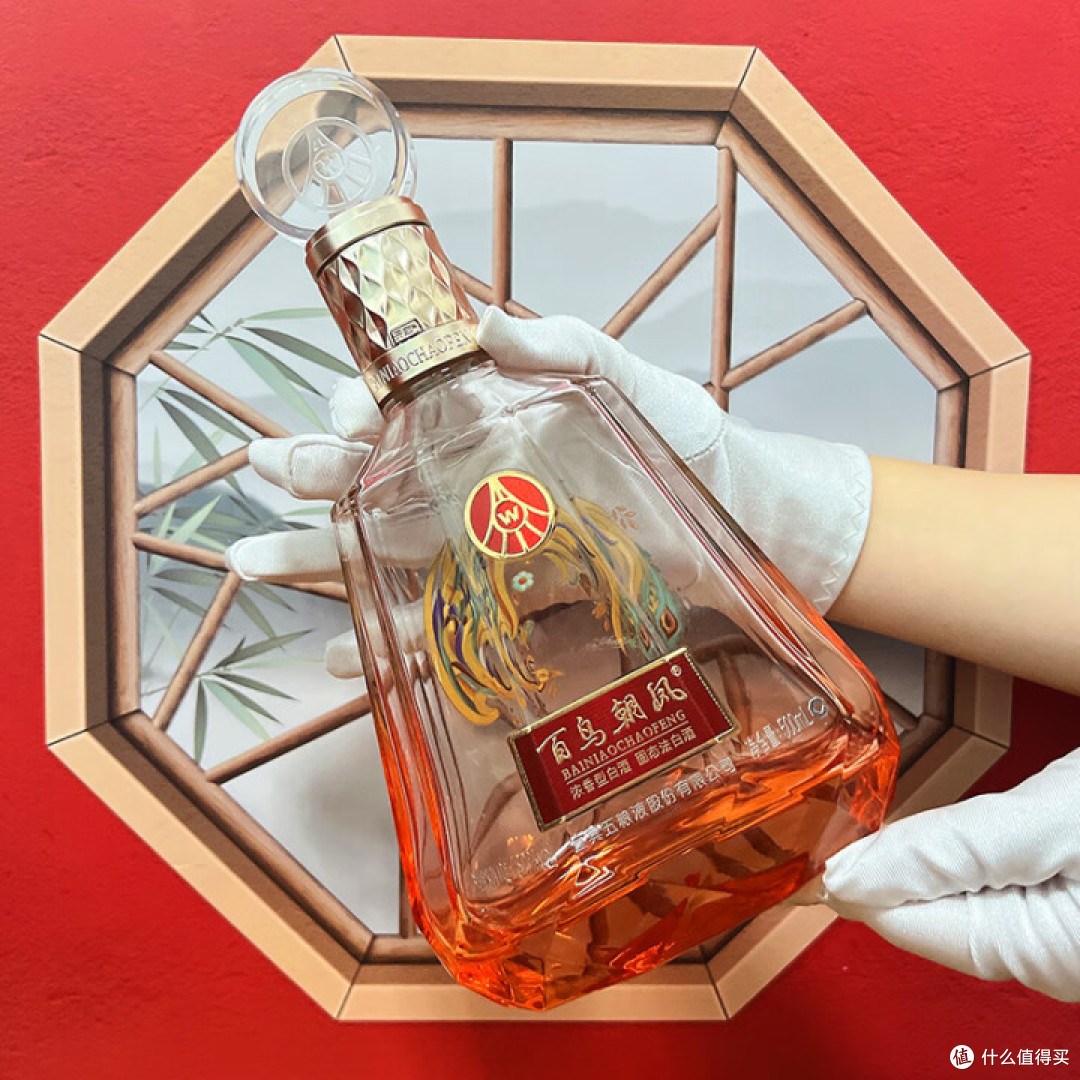 五粮浓香，凤鸣呈祥——百鸟朝凤红钻，宴遇尊贵时刻