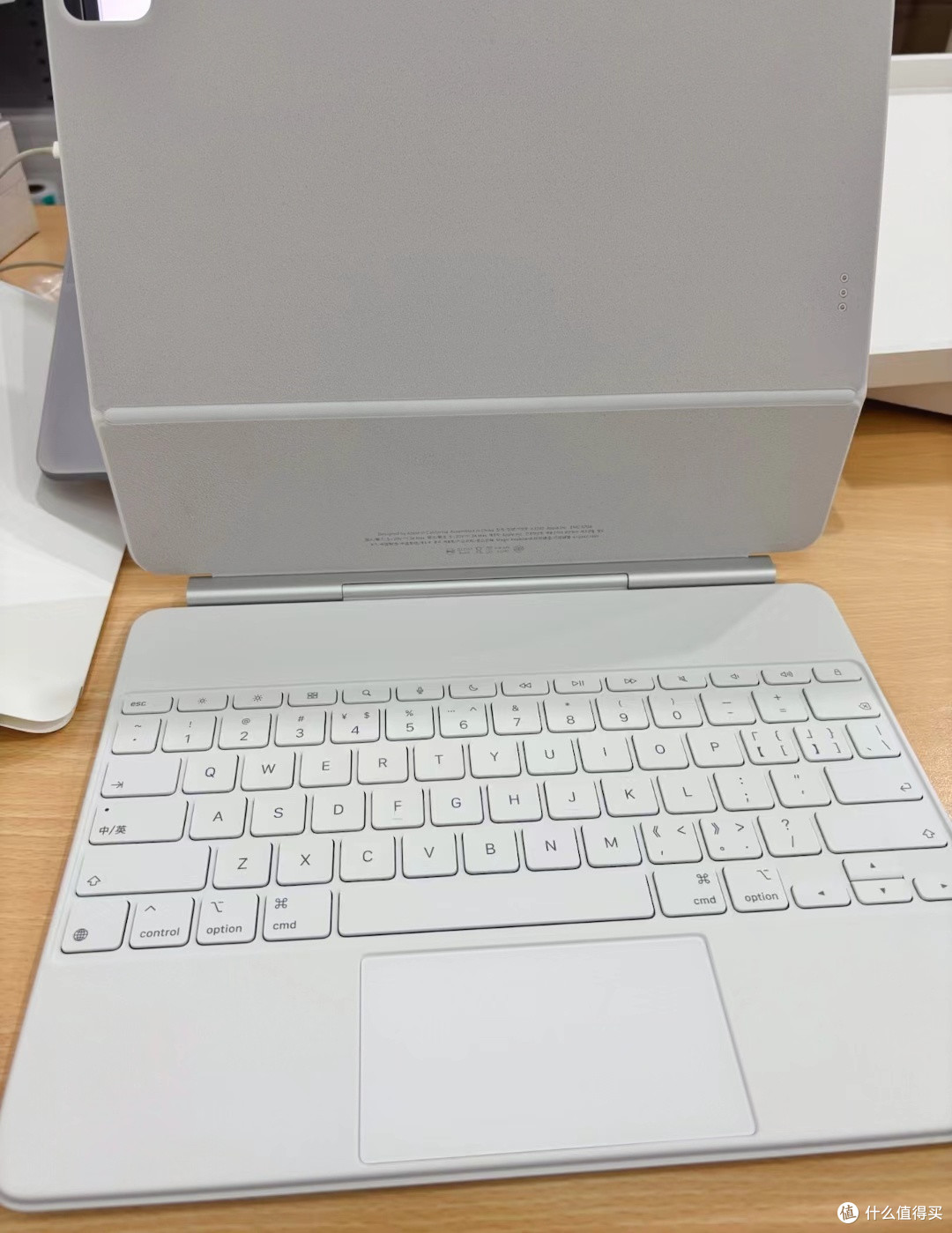 Apple 妙控键盘：iPad Air 轻办公好搭档