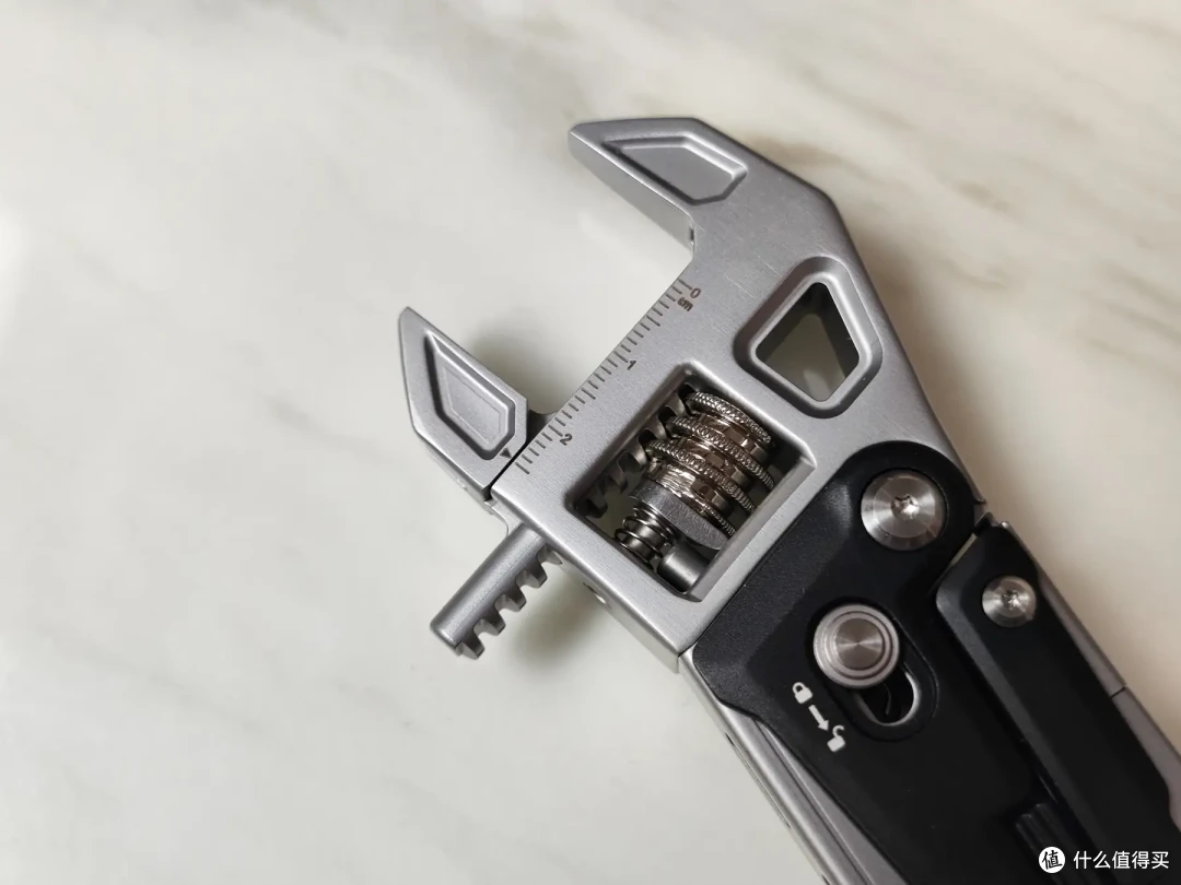 男生无法抗拒的多合一工具，11种功能带棘轮扳手，纳拓活动扳手W4_户外工具_什么值得买