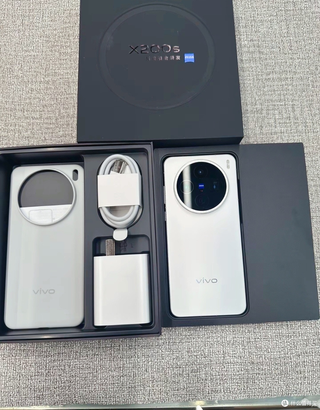 vivo X200s：直屏旗舰好选择，综合实力超强劲