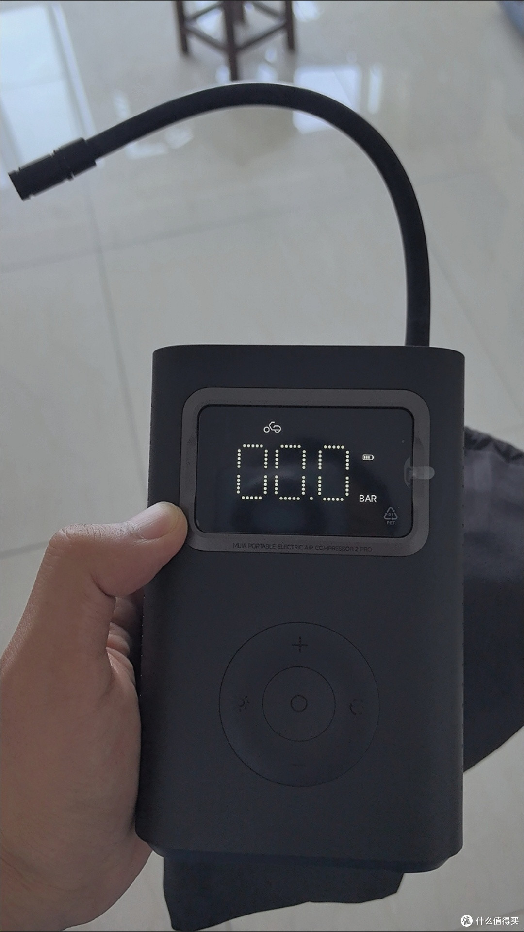 开心自驾游，遇到轮胎爆胎怎么办？随车携带小米充气宝很重要。