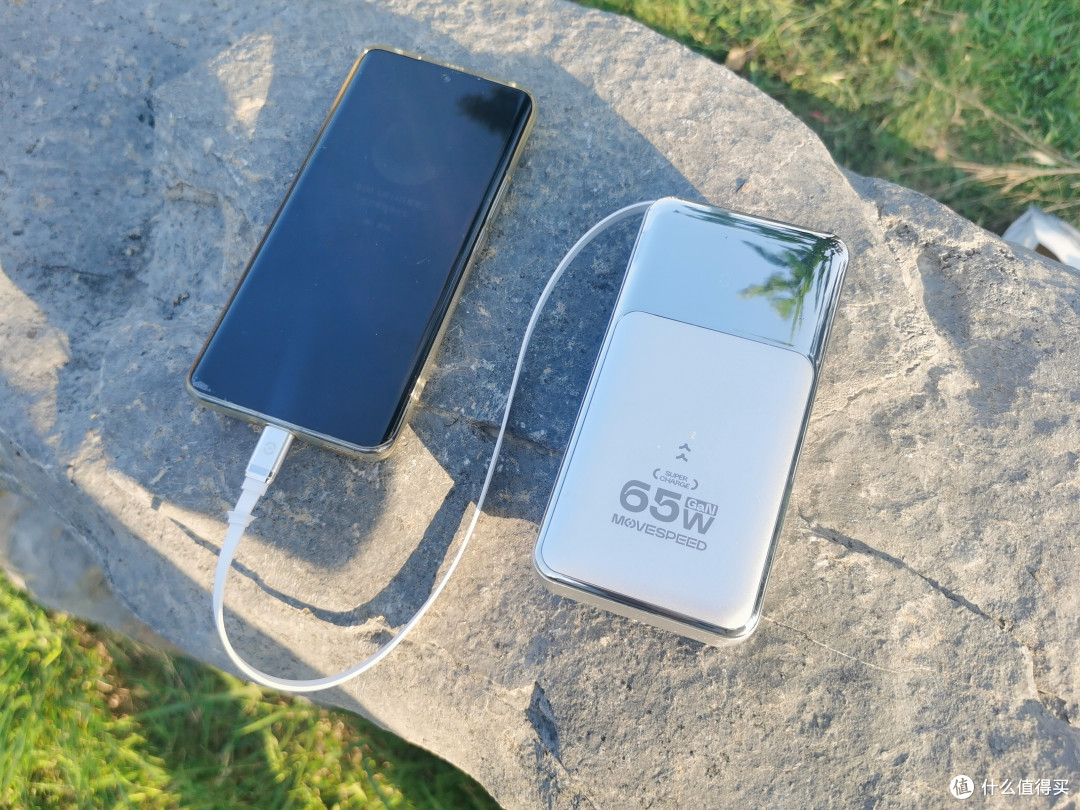 差旅党人手一个的三合一充电宝,要不是五一出游手机没电,我还发现不了好用的移速随行能量站!