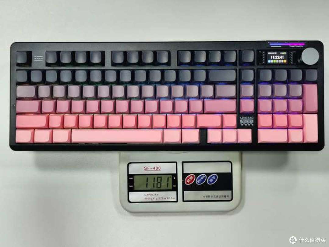 侧刻键帽 + RGB 灯效:凌豹 K98Pro 把颜值直接焊在键盘上