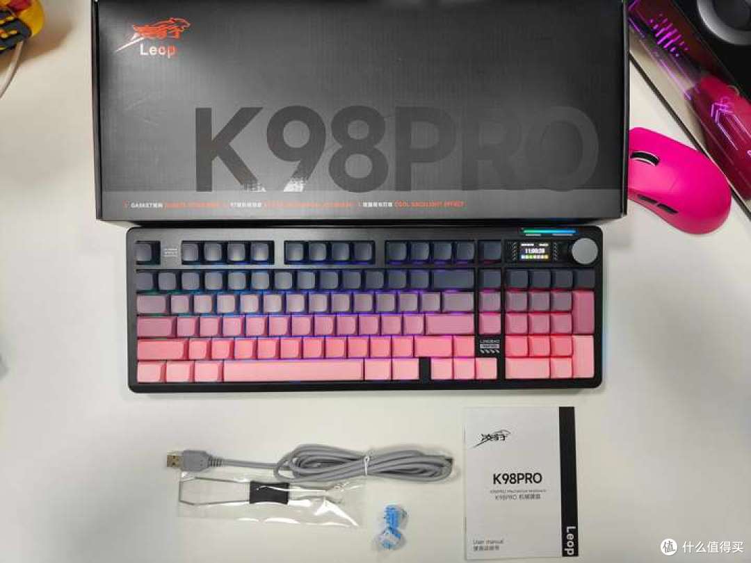 侧刻键帽 + RGB 灯效:凌豹 K98Pro 把颜值直接焊在键盘上