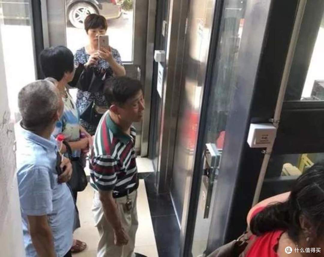 第一批“加装电梯”的老小区业主,为何后悔了?4个原因很现实!