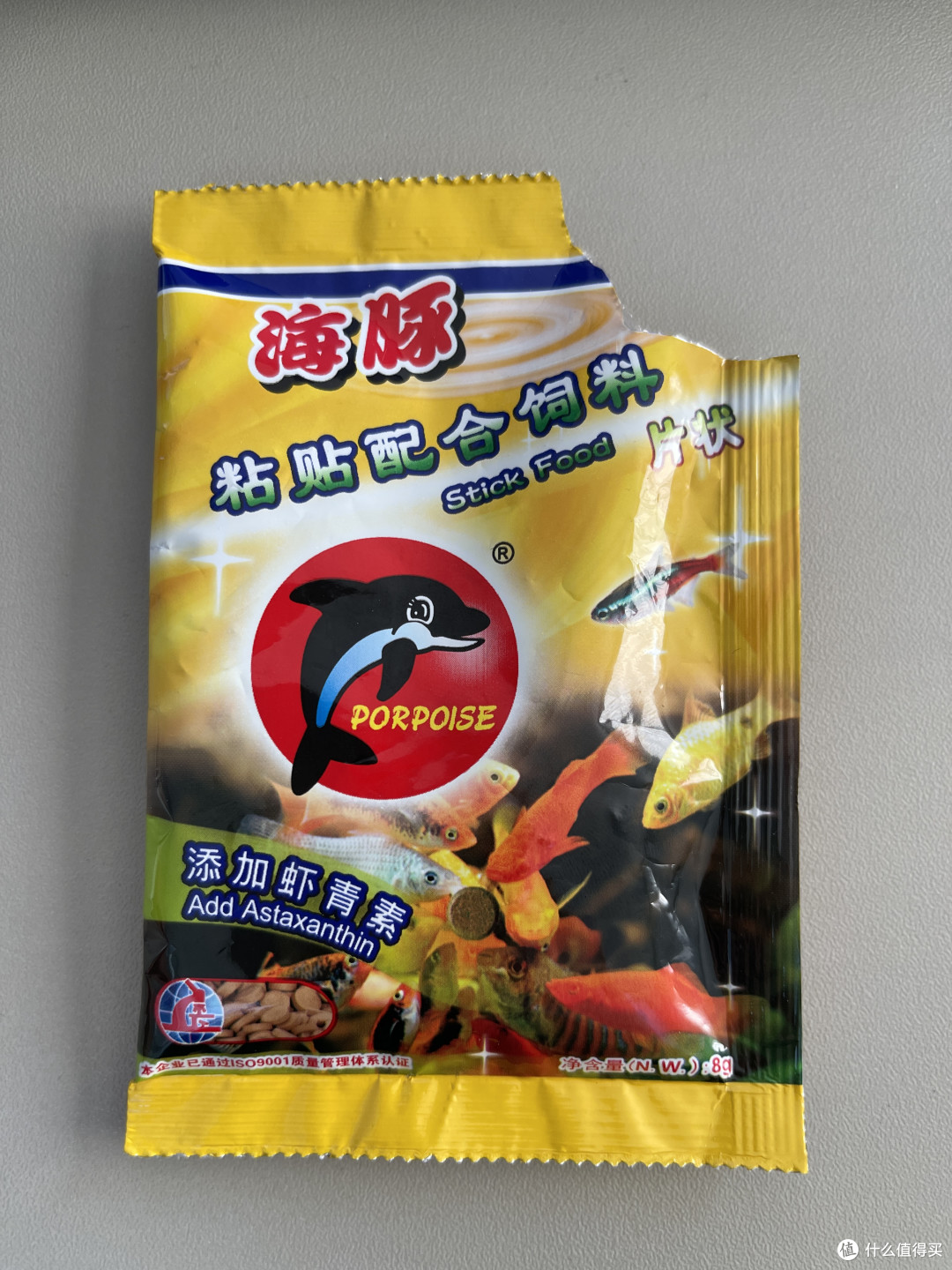 为了让鼠鱼吃饱，特意买了贴片饲料，这下稳了