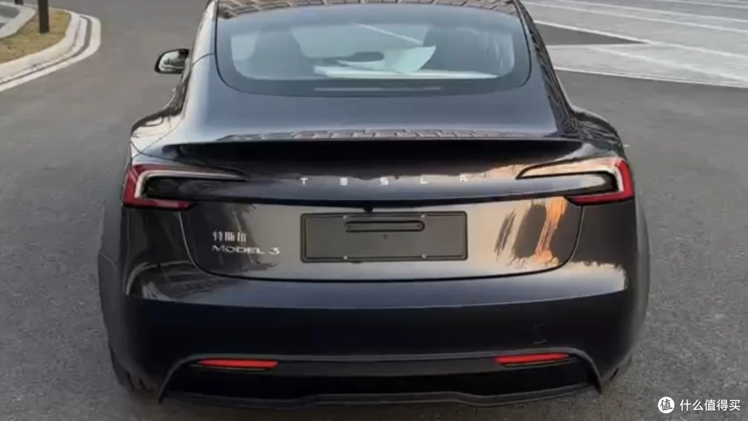Model 3焕新版车主血泪史:屏幕换挡+单踏板,逼疯老司机!