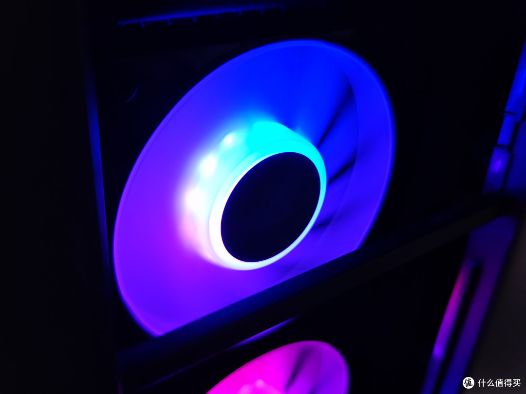 ARCTIC P12 Pro:A-RGB新篇章