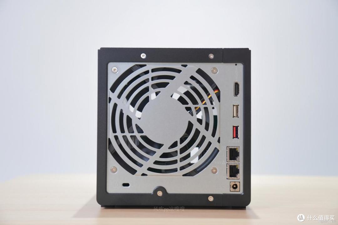 QNAP TS-464C:性能与场景兼备的NAS解决方案