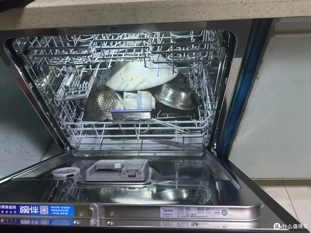 美的灶下V9 Pro洗碗机：一键开启高品质生活新篇章