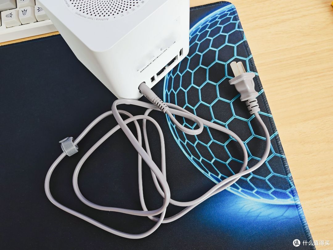 零刻ME mini:迷你主机与NAS结合,体验轻办公与家庭存储的便捷