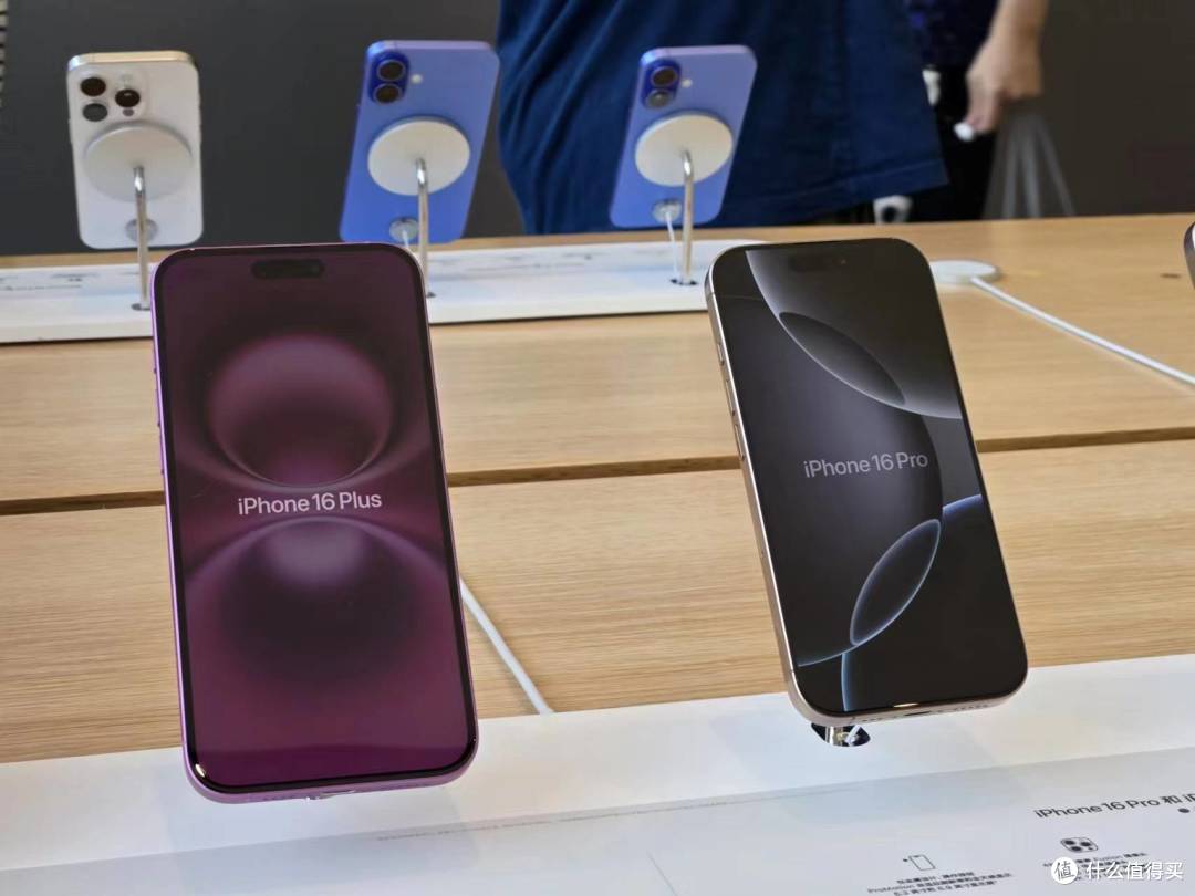 iPhone 16 Pro降价后卖爆!5499元真香,网友嘴上说不买却抢疯了