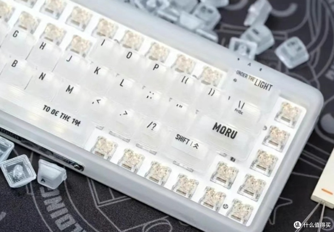 透明键帽与单色背光的简约之美