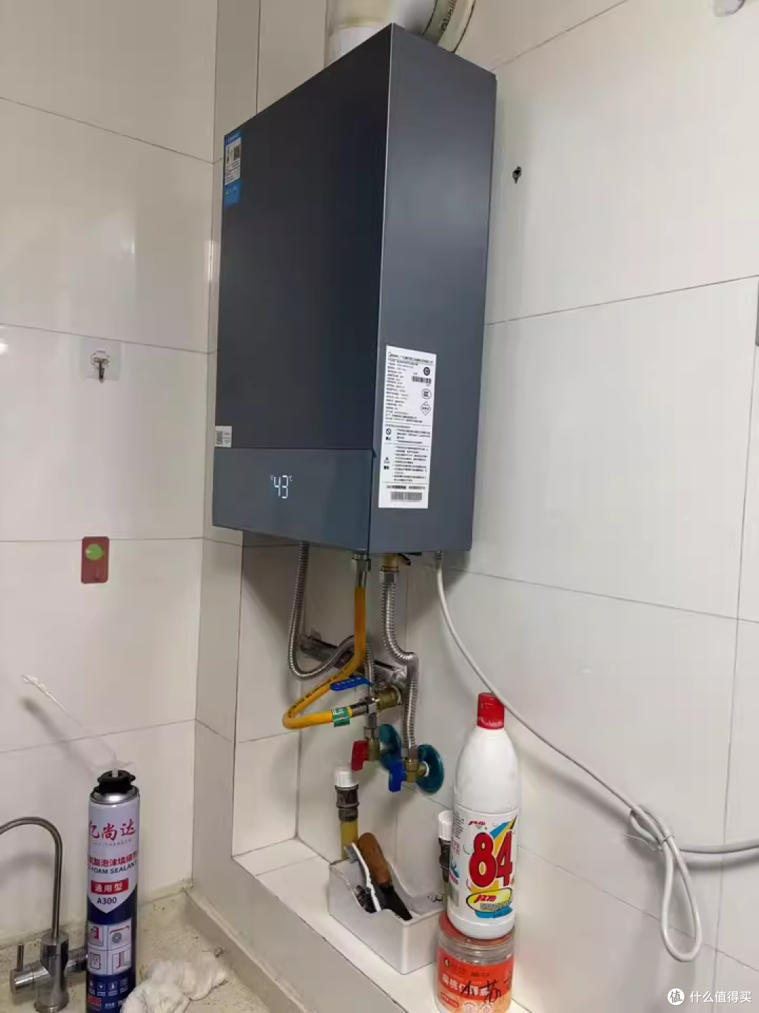 宁静夜晚的温暖守护：美的静音 MATE30 燃气热水器