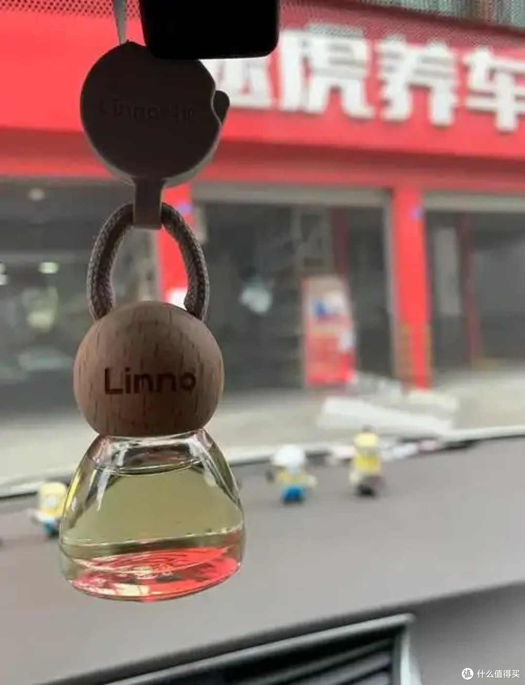 别再交智商税!车载香水的鸡肋真相大揭秘