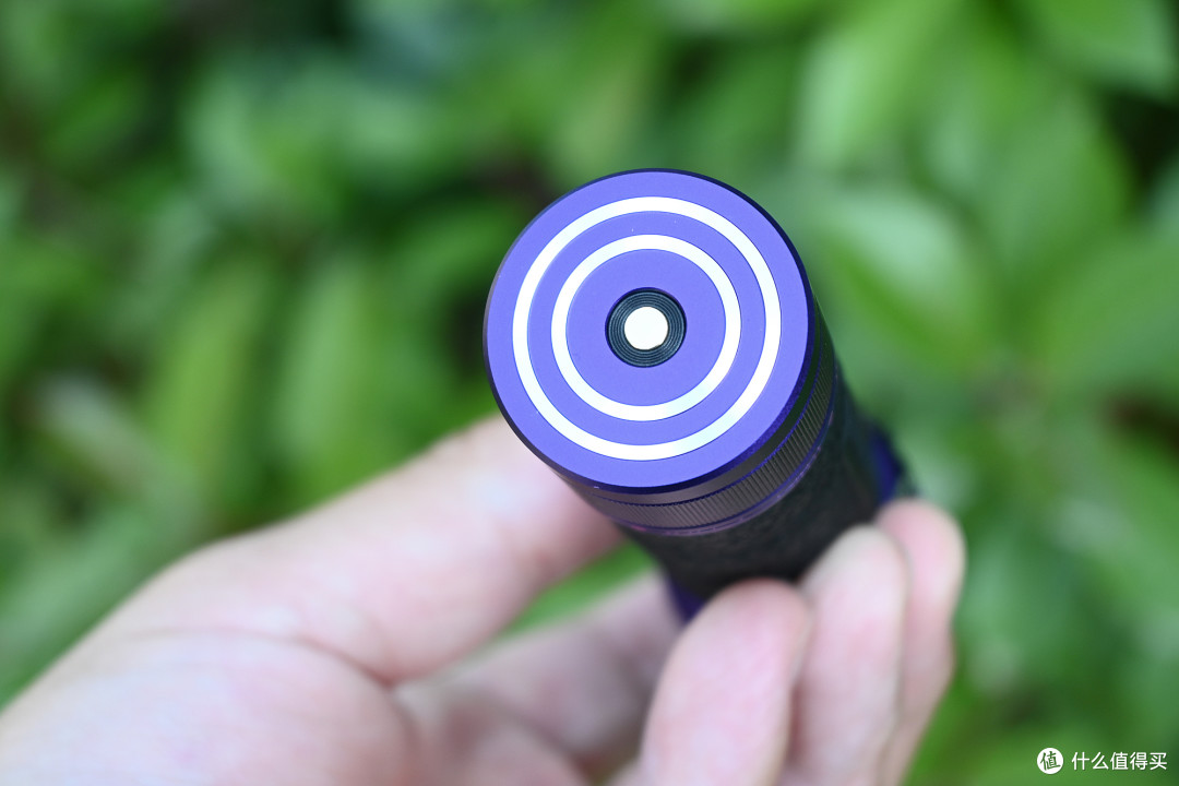 均衡实用,换颜一新!傲雷Seeker 4 Pro赛博紫大泛光手电体验