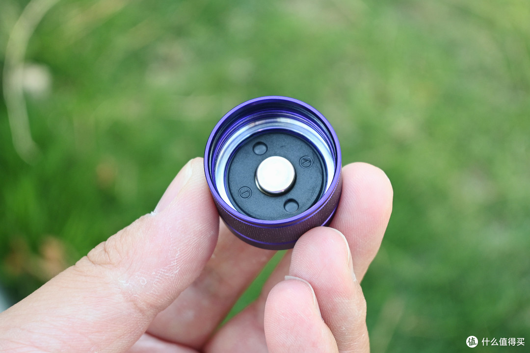 均衡实用,换颜一新!傲雷Seeker 4 Pro赛博紫大泛光手电体验