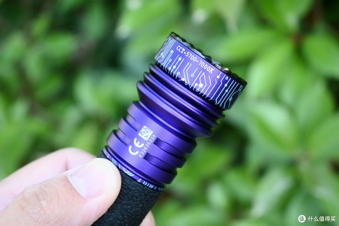 均衡实用,换颜一新!傲雷Seeker 4 Pro赛博紫大泛光手电体验