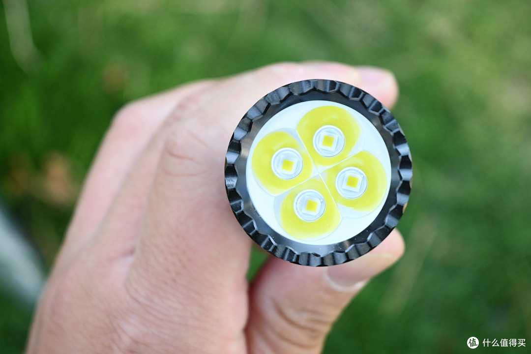 均衡实用,换颜一新!傲雷Seeker 4 Pro赛博紫大泛光手电体验