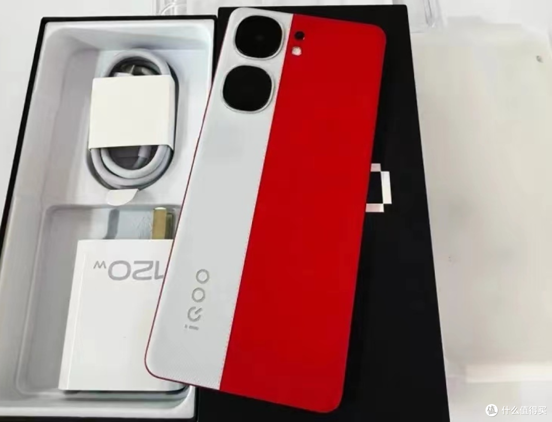 16GB+512GB+骁龙8Gen2，跌至1517元，仍是性价比“神机”