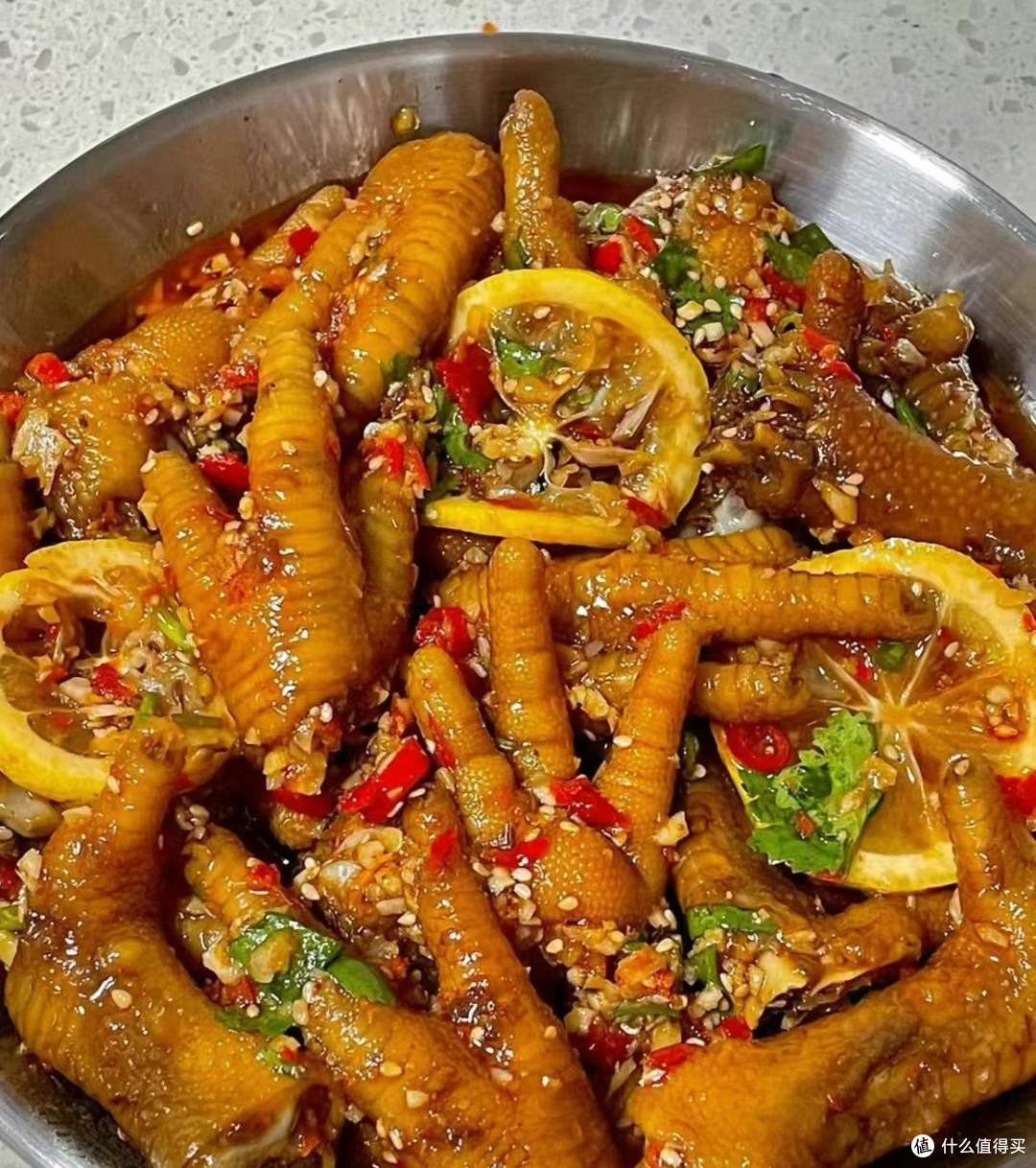 鸡爪热量大揭秘:一只鸡爪有多少热量?为何如此酥脆诱人?