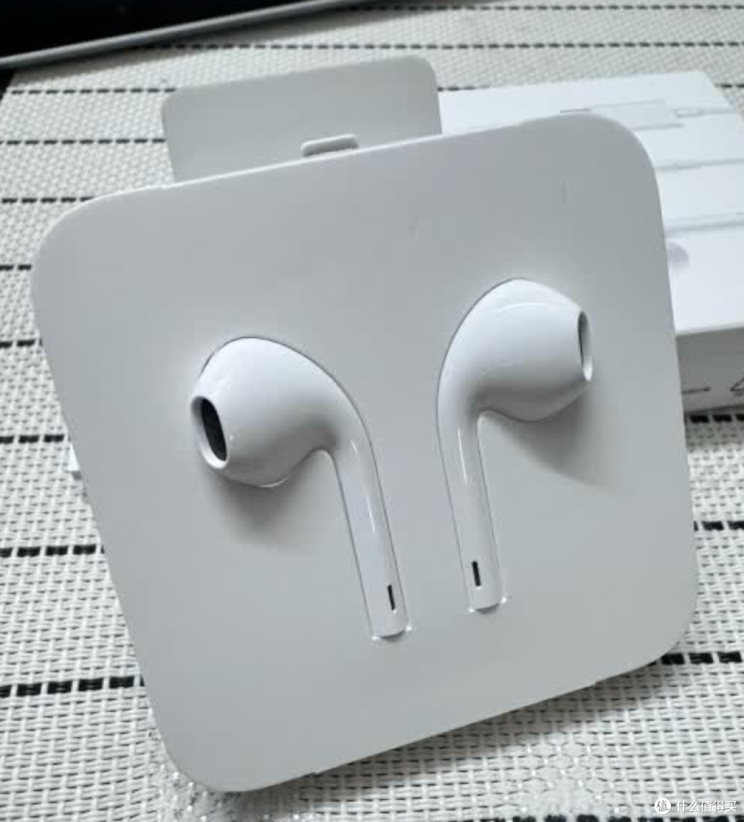 苹果 USB-C 版 EarPods:老粉狂喜的「续命耳机」!