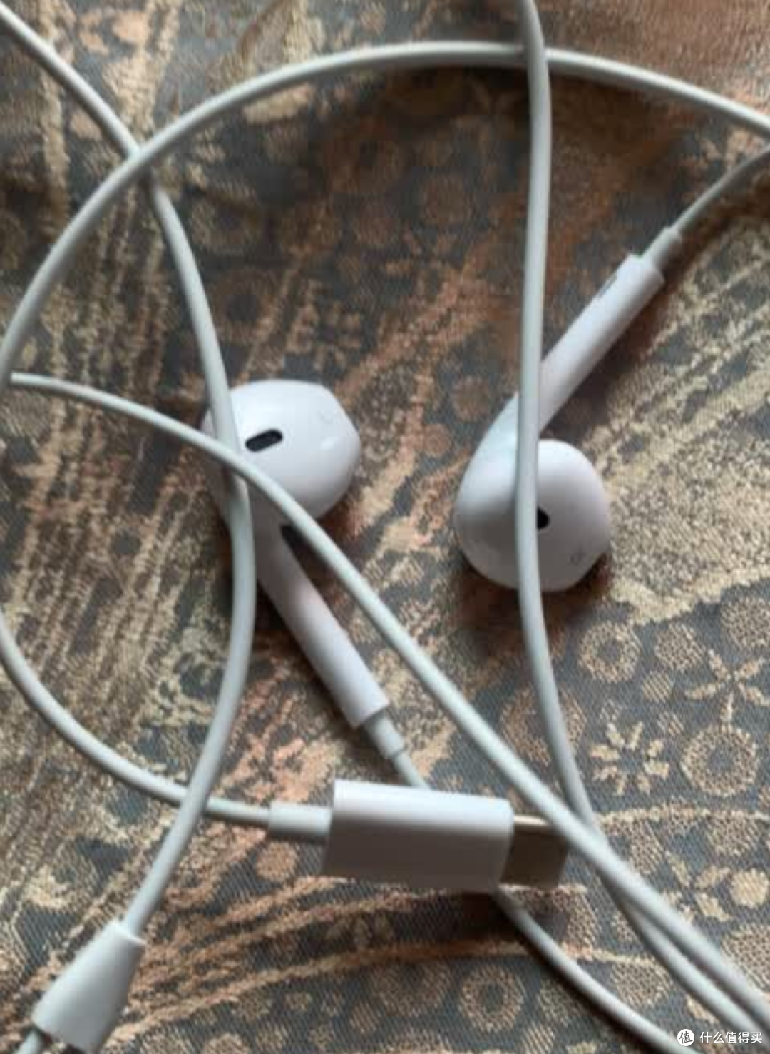 苹果 USB-C 版 EarPods:老粉狂喜的「续命耳机」!