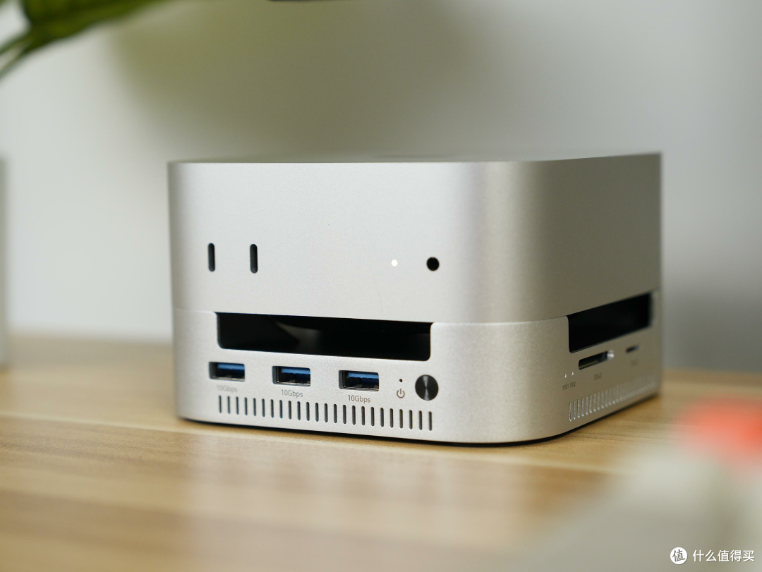 国补神车配外挂！我的Mac mini M4靠它变身“双屏满血战士”
