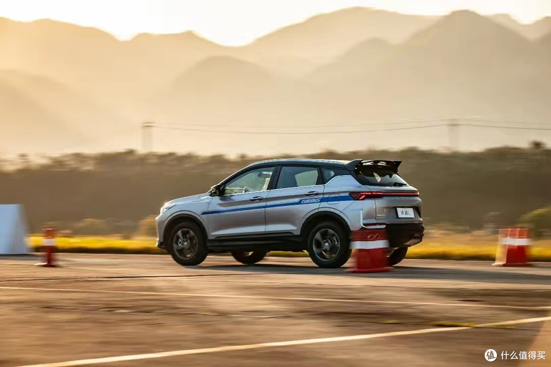 7.48万起!吉利缤越L超越版来袭,重新定义高性价比“小钢炮”SUV