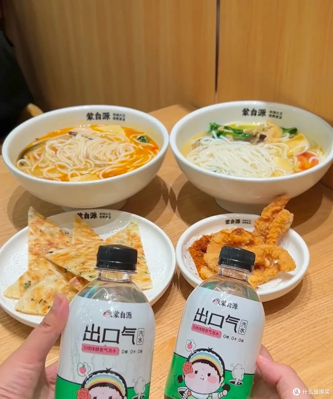 靠“现熬原汤”吸引消费者!蒙自源成了云南米线低调王者?