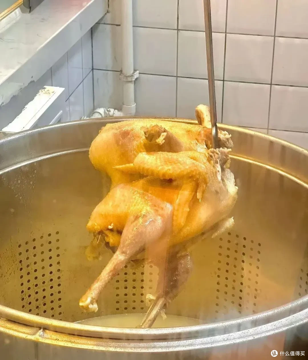 靠“现熬原汤”吸引消费者!蒙自源成了云南米线低调王者?