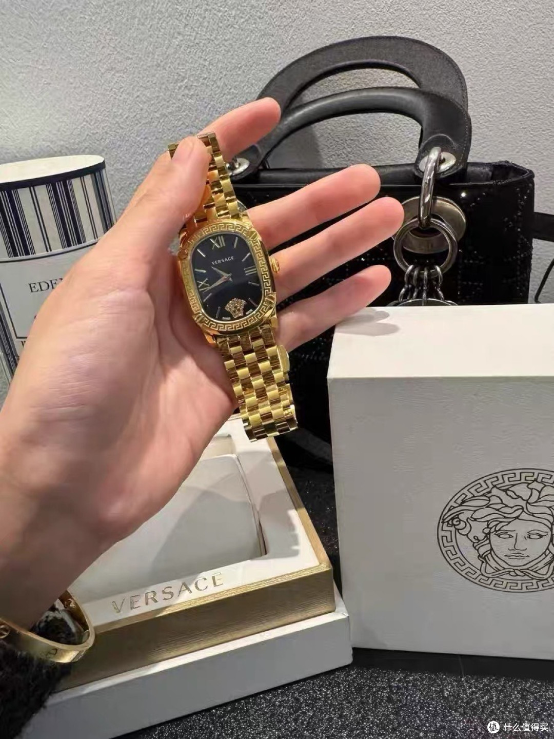 范思哲石英女表:时尚与精准的完美邂逅