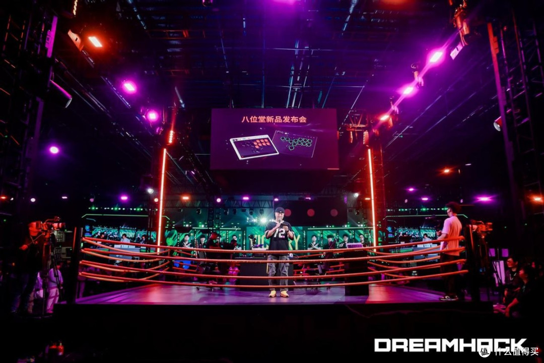 八位堂亮相2025 DreamHack，发布新品全按键专业街机控制器天刃星