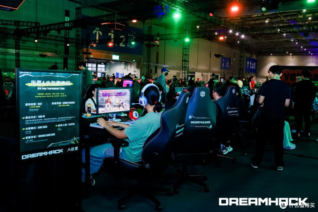 八位堂亮相2025 DreamHack，发布新品全按键专业街机控制器天刃星