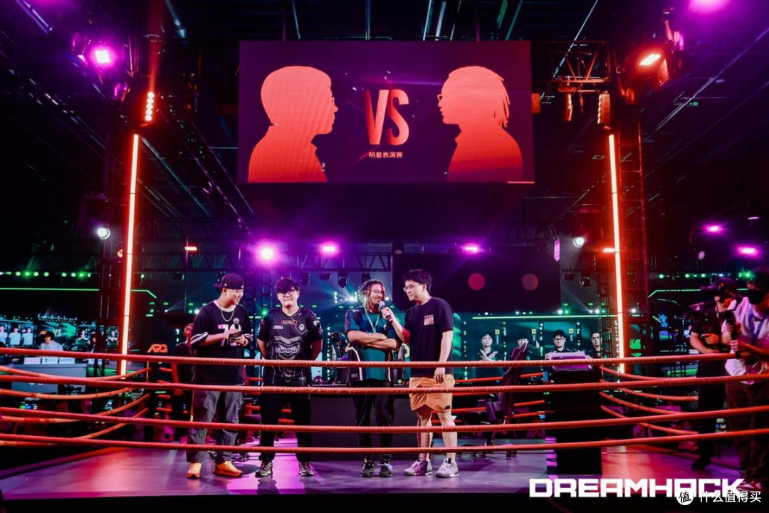 八位堂亮相2025 DreamHack，发布新品全按键专业街机控制器天刃星