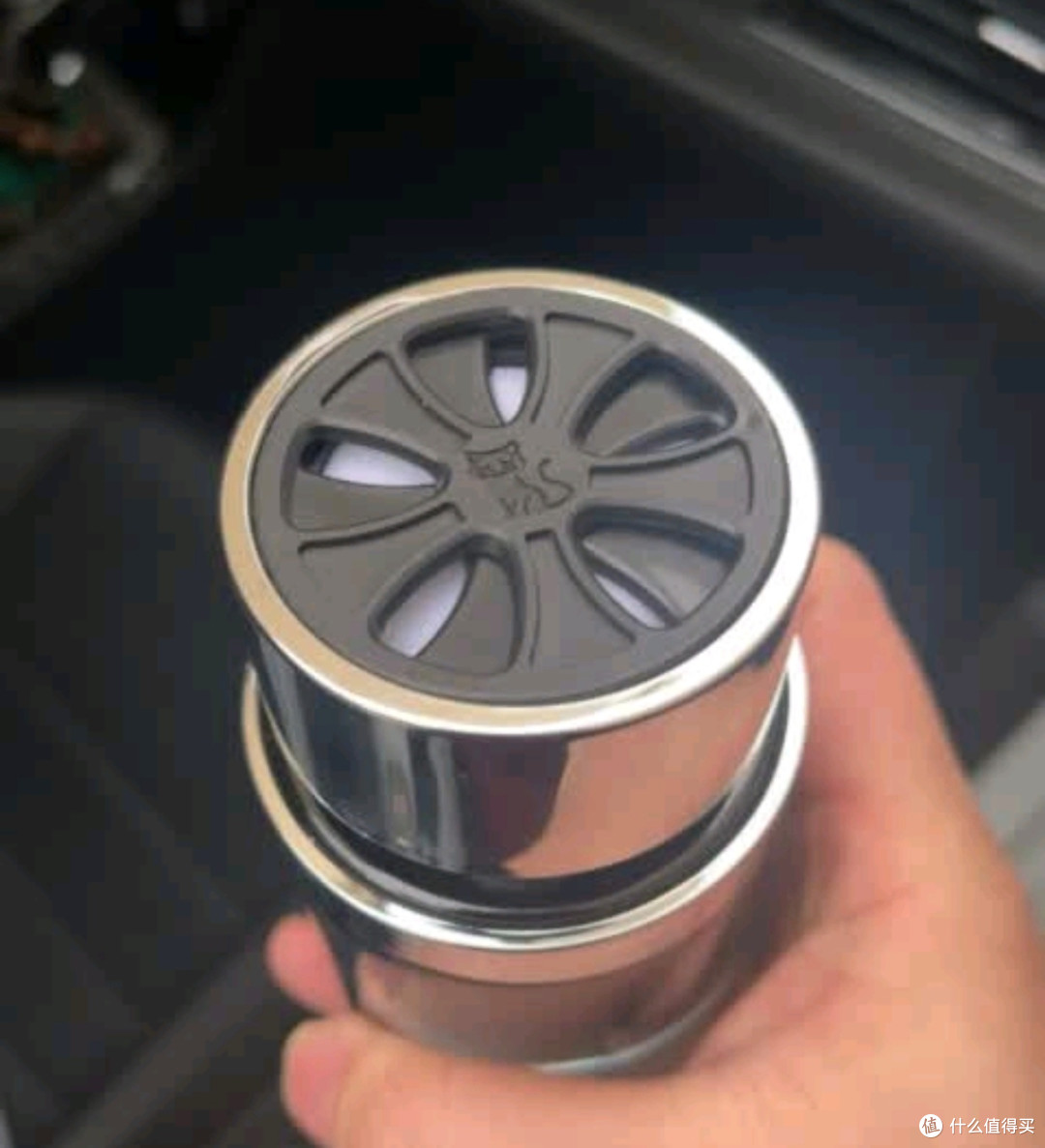 车载香水:看似精致,实则鸡肋的汽车用品?