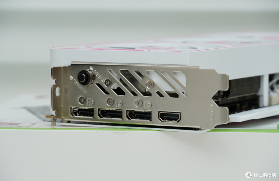 逢6必甜？七彩虹iGame GeForce RTX 5060 Ultra W OC 8GB新品开箱