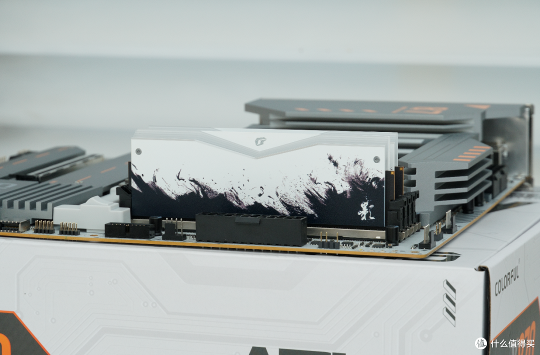 逢6必甜？七彩虹iGame GeForce RTX 5060 Ultra W OC 8GB新品开箱
