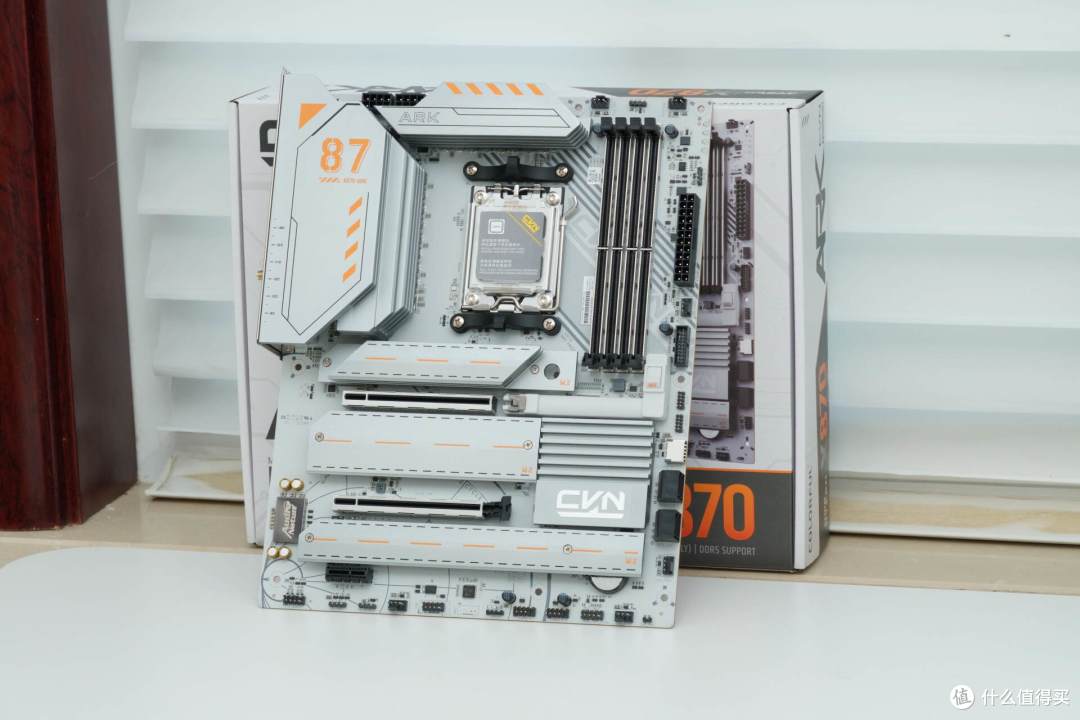 逢6必甜？七彩虹iGame GeForce RTX 5060 Ultra W OC 8GB新品开箱