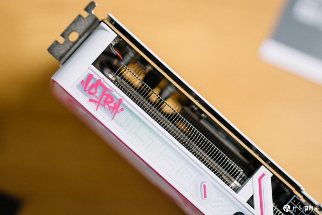 iGame GeForce RTX 5060 Ultra 8GB开箱：用嘻哈艺术打造的新甜点
