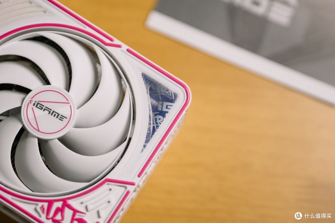 iGame GeForce RTX 5060 Ultra 8GB开箱：用嘻哈艺术打造的新甜点