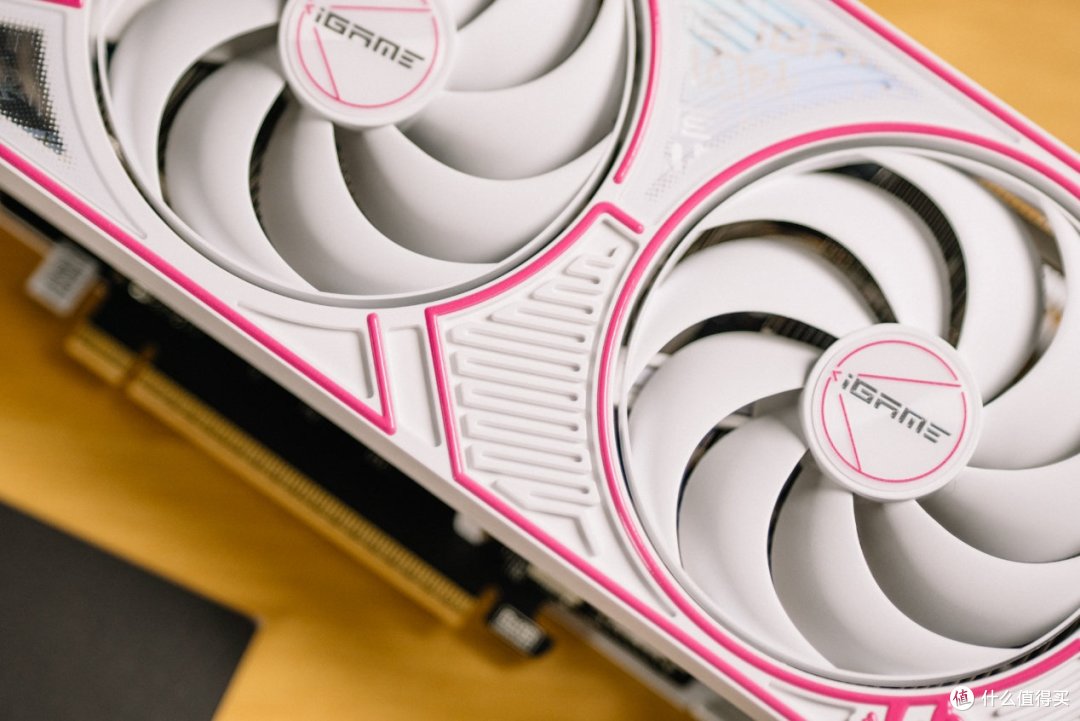 iGame GeForce RTX 5060 Ultra 8GB开箱：用嘻哈艺术打造的新甜点