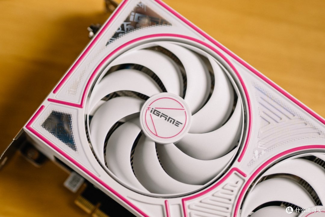 iGame GeForce RTX 5060 Ultra 8GB开箱：用嘻哈艺术打造的新甜点