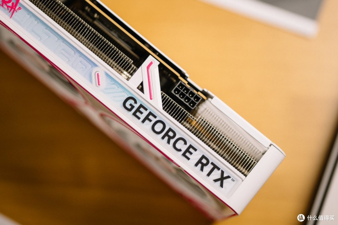 iGame GeForce RTX 5060 Ultra 8GB开箱：用嘻哈艺术打造的新甜点