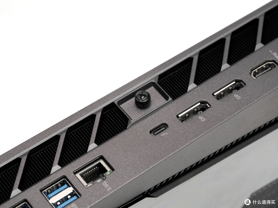 揭秘3L体积下的24核+5080!华硕ROG NUC 2025评测,桌面核弹!